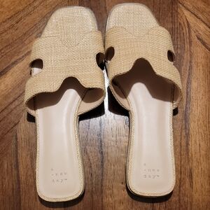 A New Day Women's Beige Textured Slide Sandals